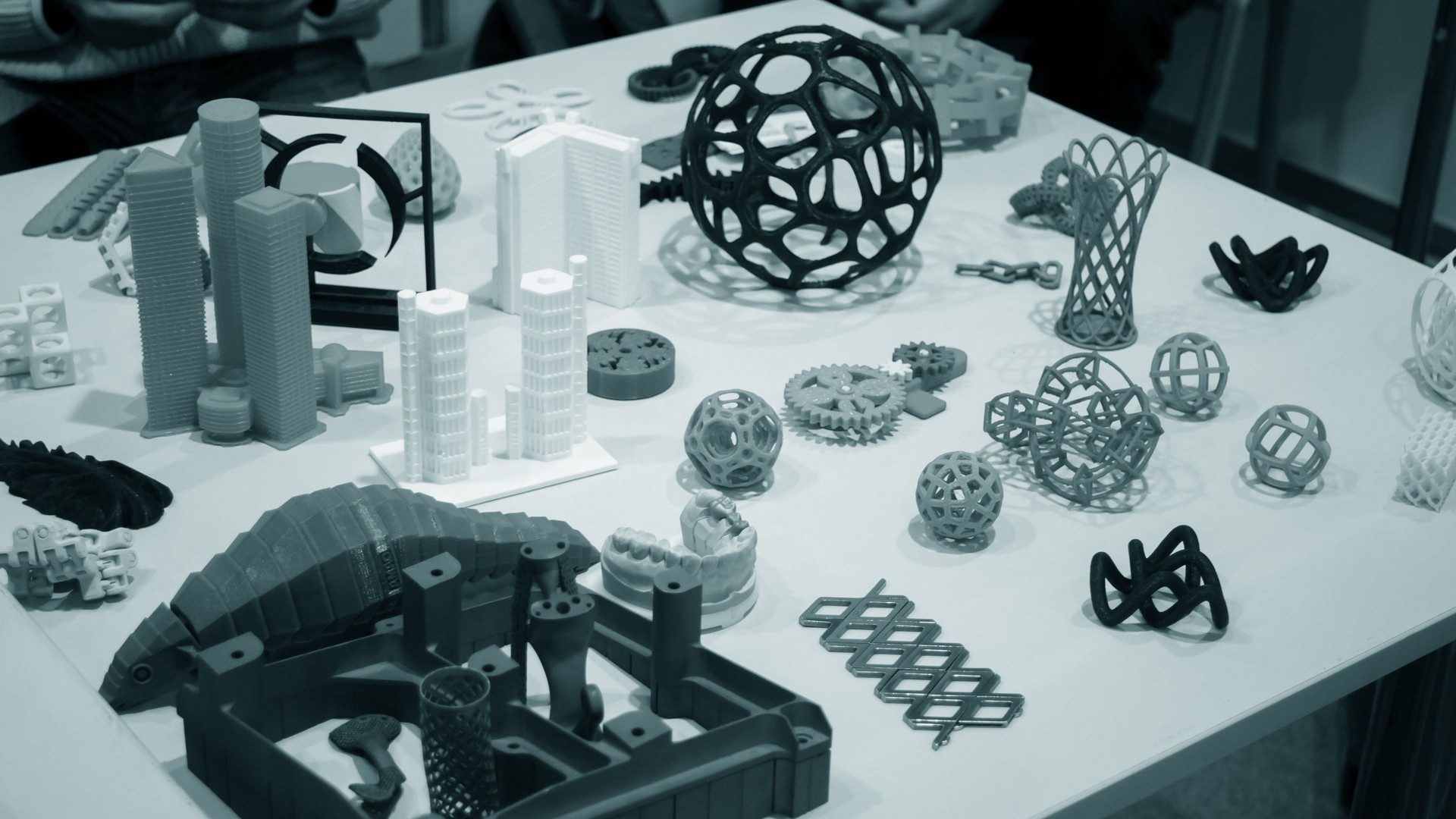 Objects printed on metal 3d printer and printer that prints plastic